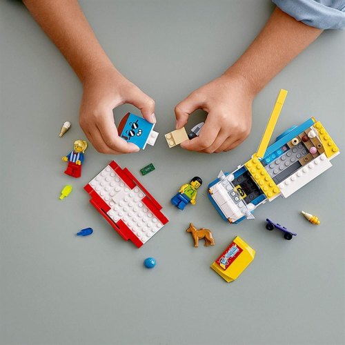 LEGO Конструктор City Вантажівка морозивника 60253