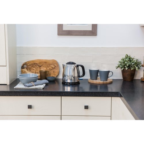 Електрочайник Russell Hobbs Victory 1л, метал, сріблясто-чорний