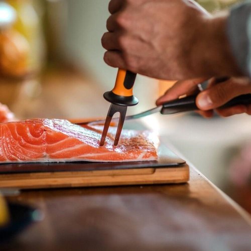 Ніж філейний Fiskars FF 20 см (1057540)