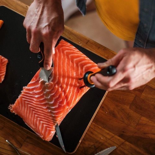 Ніж філейний Fiskars FF 20 см (1057540)