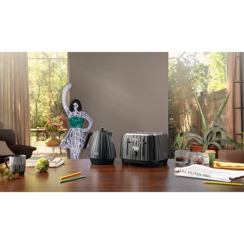 Електрочайник Delonghi Ballerina KBD2001.BK