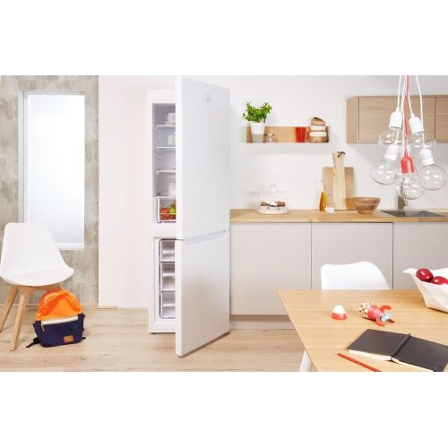 Холодильник Indesit з нижн. мороз., 176x60х66, холод.відд.-197л, мороз.відд.-111л, 2дв., А+, ST, білий