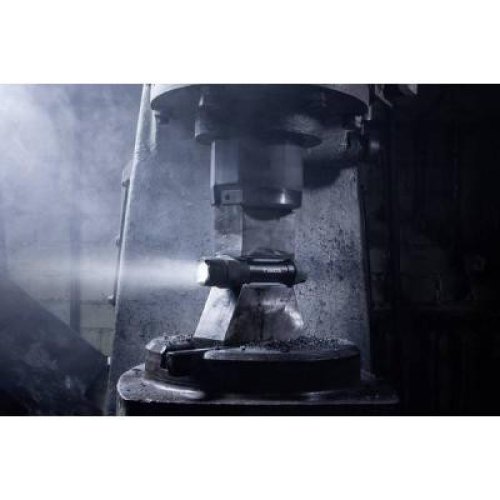 Ліхтар VARTA Ручний Indestructible F30 Pro IP67, IK08, до 650 люмен, до 279  метрів, 6хАА