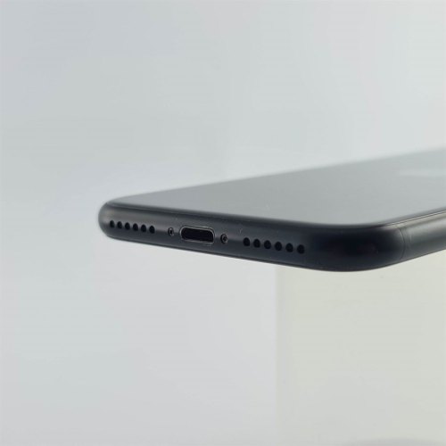 Смартфон Apple iPhone SE Gen.2 64 GB Black USED **