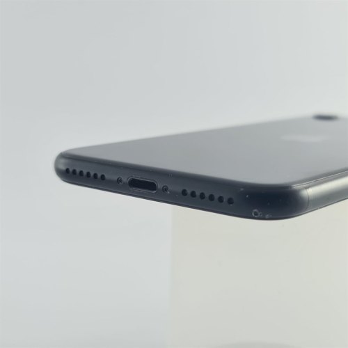 Смартфон Apple iPhone SE Gen.2 64 GB Black USED **