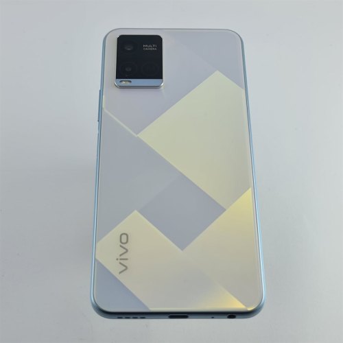 Смартфон Vivo Y21 64 GB Diamond Glow USED **