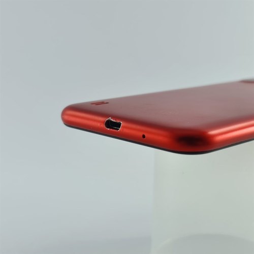 Смартфон Samsung Galaxy A01 16 GB Red USED **
