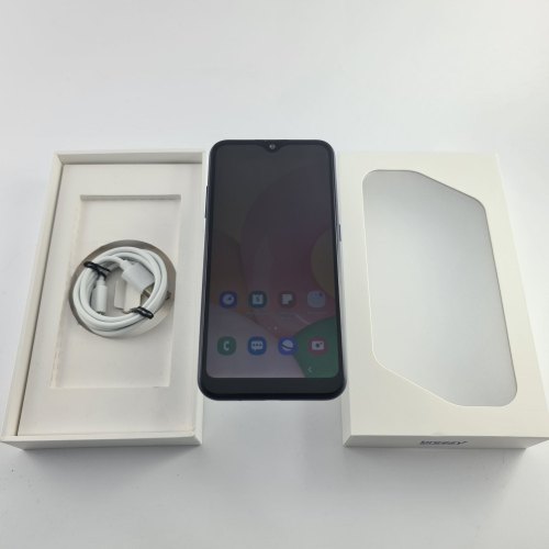 Смартфон Samsung Galaxy A01 16 GB Blue USED **