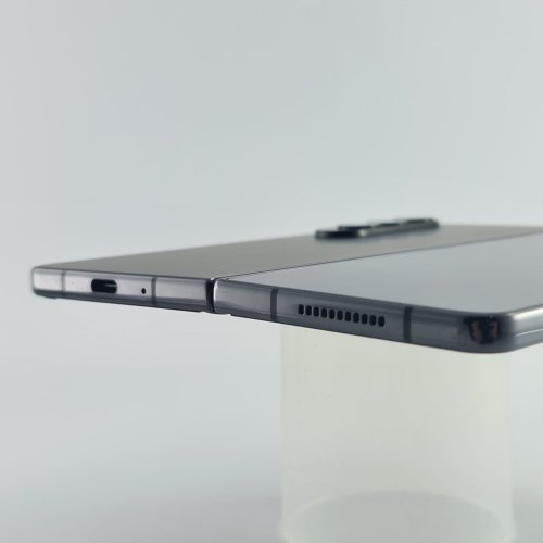 Смартфон Samsung Galaxy Z Fold 4 256 GB Phantom Black USED **