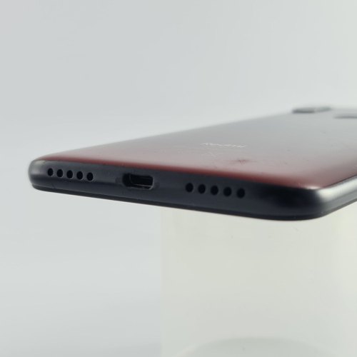 Смартфон Xiaomi Redmi 7 32 GB Lunar Red USED **