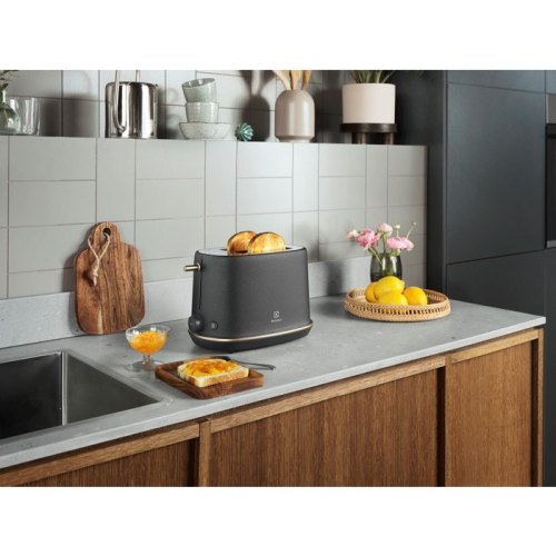 Тостер Electrolux 980Вт, метал, чорний