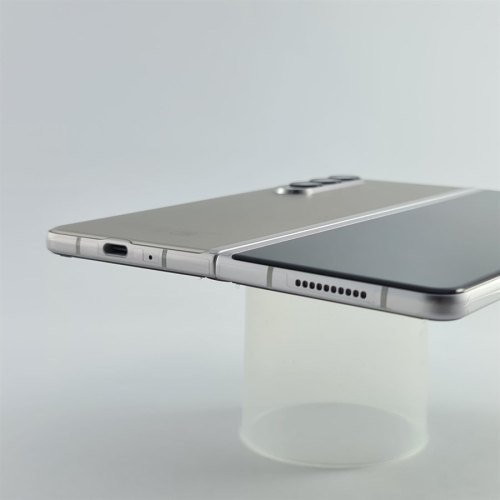 Смартфон Samsung Galaxy Z Fold 3 256 GB Phantom Silver USED **