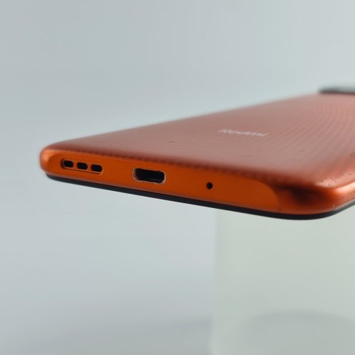Смартфон Xiaomi Redmi 9C 32 GB Sunrise Orange USED **