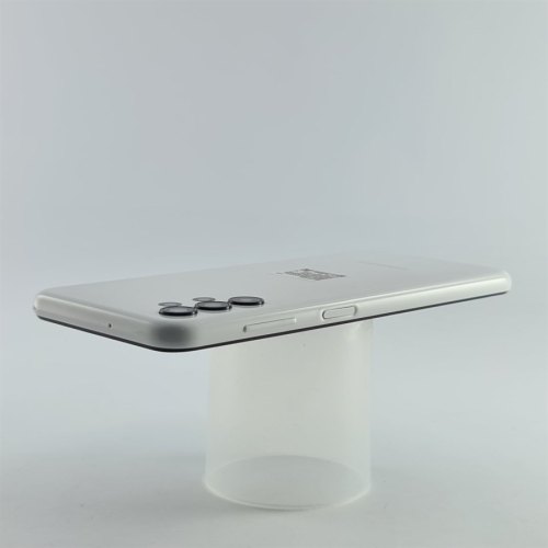 Смартфон Samsung Galaxy A13 64 GB White USED **