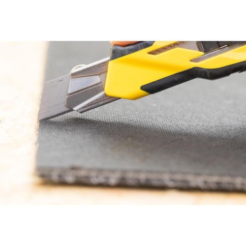 Ніж Stanley Dynagrip, сегментоване лезо 18мм, корпус двокомпонентний, 6 лез у комплекті, 170мм