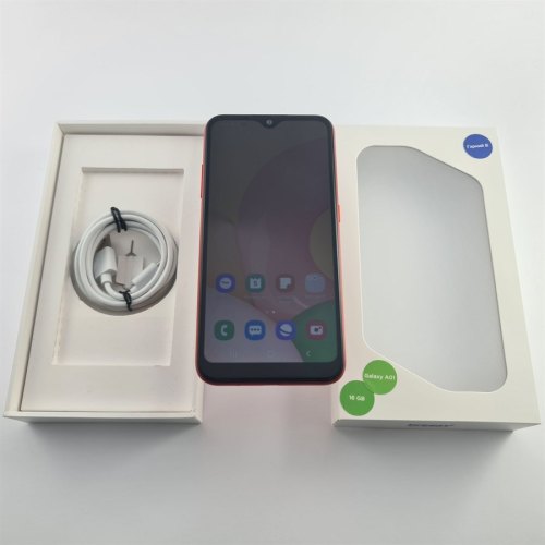 Смартфон Samsung Galaxy A01 16 GB Red USED **
