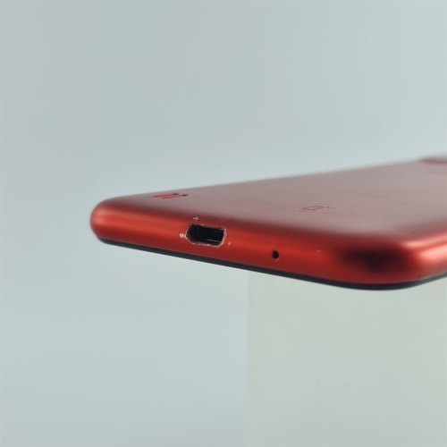 Смартфон Samsung Galaxy A01 16 GB Red USED **
