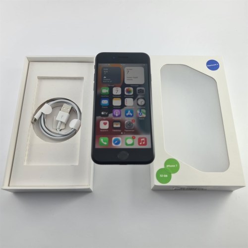 Смартфон Apple iPhone 7 32 GB Black USED **