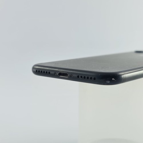 Смартфон Apple iPhone 7 128 GB Black USED **