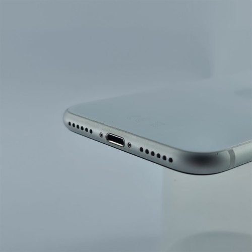 Смартфон Apple iPhone SE Gen.2 64 GB White USED **