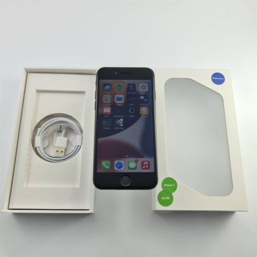 Смартфон Apple iPhone 7 32 GB Black USED **