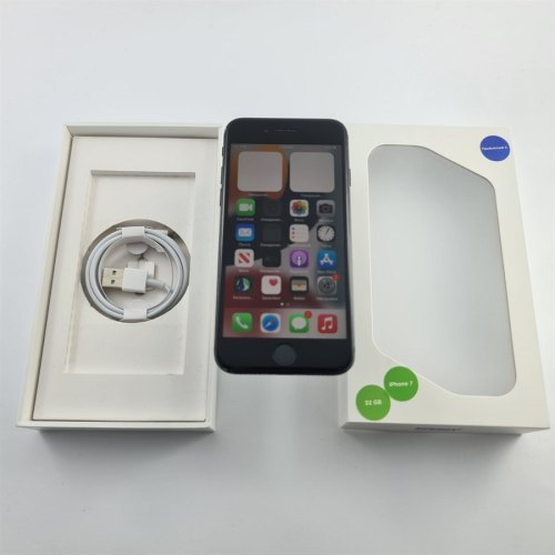 Смартфон Apple iPhone 7 32 GB Black USED **