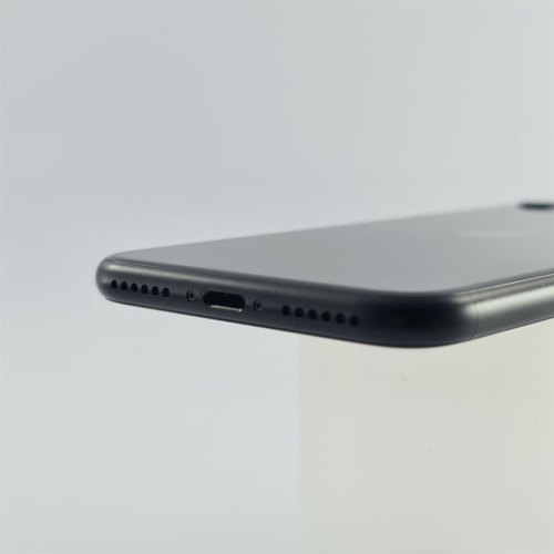 Смартфон Apple iPhone SE Gen.2 128 GB Black USED **