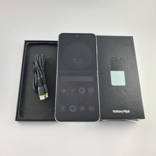 Смартфон Samsung Galaxy Z Flip 5 256 GB Light Green USED **
