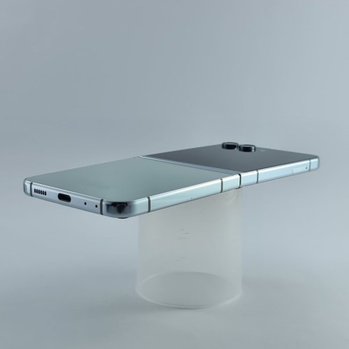Смартфон Samsung Galaxy Z Flip 5 256 GB Light Green USED **