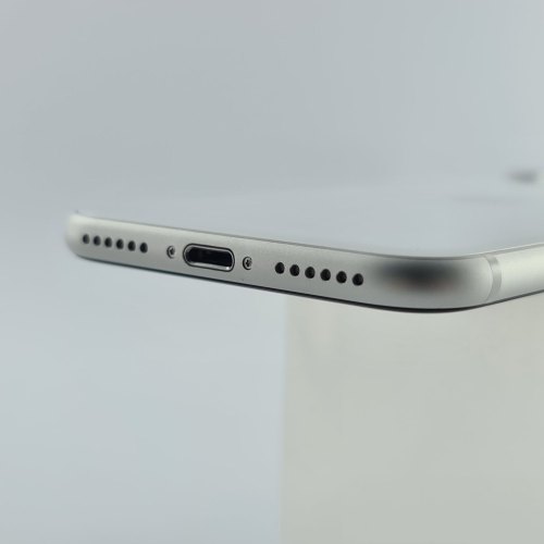 Смартфон Apple iPhone SE Gen.2 64 GB White USED **