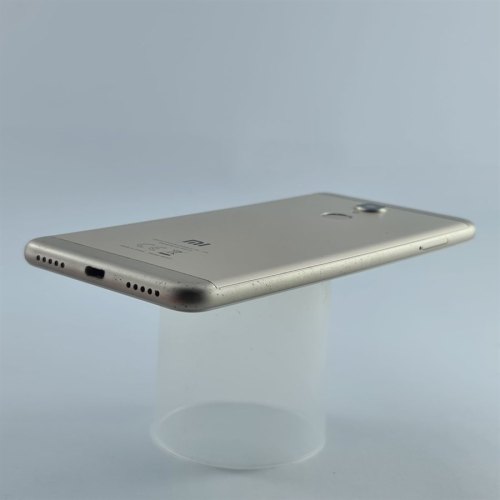 Смартфон Xiaomi Redmi 5 16 GB Gold USED **