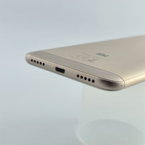Смартфон Xiaomi Redmi 5 Plus 64 GB Gold USED **