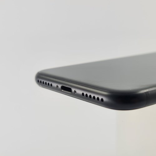 Смартфон Apple iPhone SE Gen.2 64 GB Black USED **