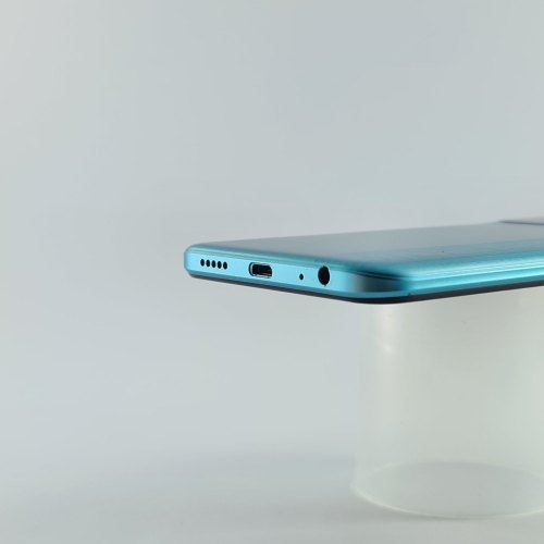 Смартфон Tecno Spark 8C (KG5j) 4/64Gb Turquoise USED **