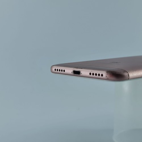 Смартфон Xiaomi Redmi 5 Plus 3/32Gb Gold USED **