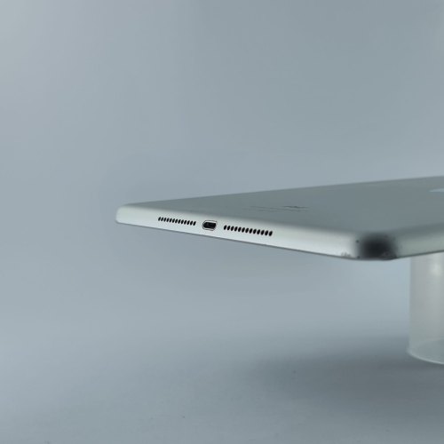 Планшет iPad Wi-Fi 32GB - Silver, Model A1893 USED ** (MR7G2)