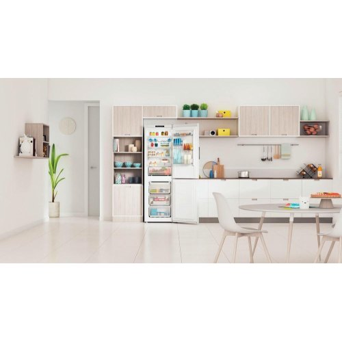 Холодильник Indesit INFC8 TI21W 0