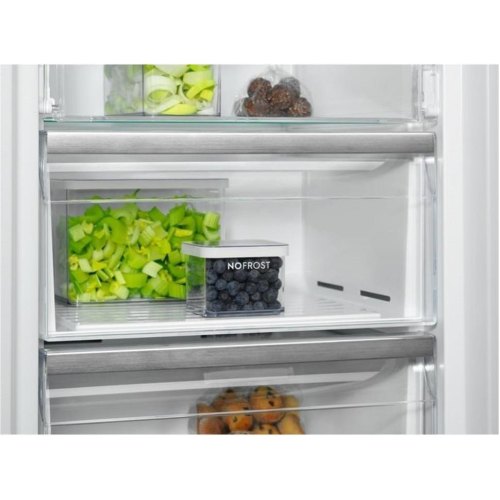 Морозильна камера Electrolux RUT7ME28X2