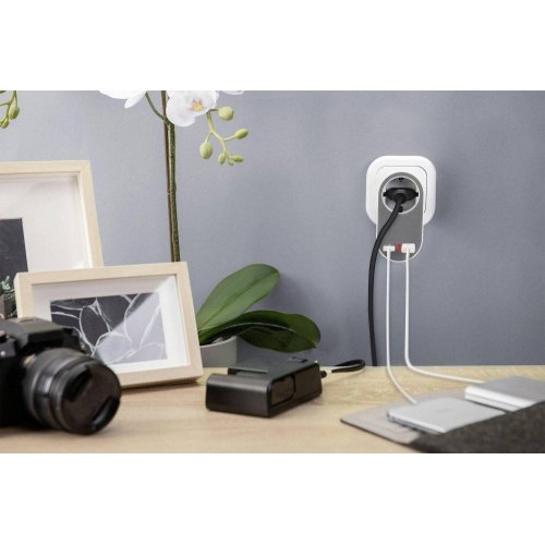 Зарядний пристрій DIGITUS Universal USB + Power Socket