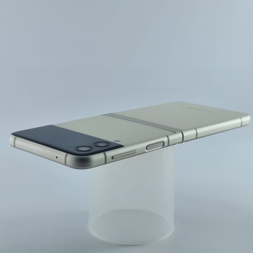 Смартфон Samsung Galaxy Z Flip3 128 GB Cream White USED **