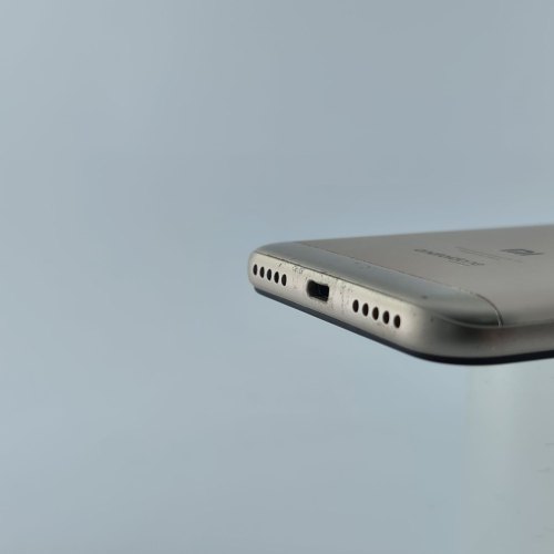 Смартфон Xiaomi Mi A2 lite 4/64Gb Gold USED **