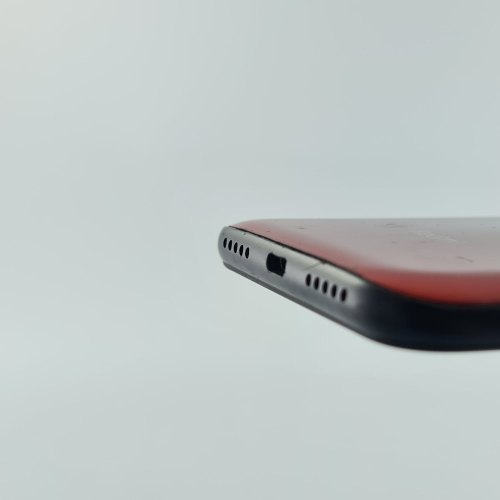 Смартфон Xiaomi Redmi 7 32 GB Lunar Red USED **