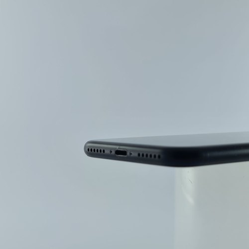 Смартфон Apple iPhone SE Gen.2 64 GB Black USED **