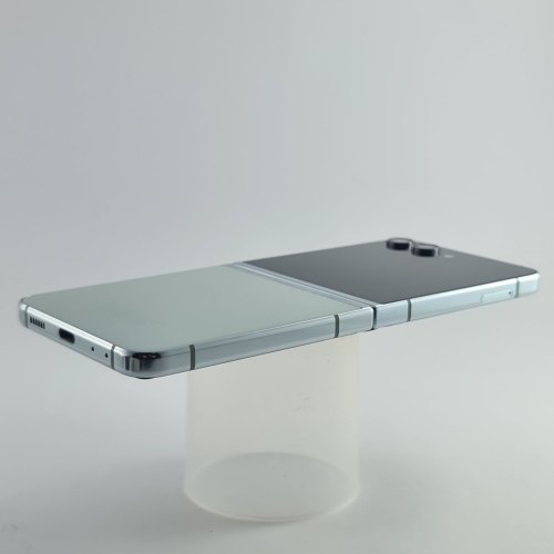 Смартфон Samsung Galaxy Z Flip 5 256 GB Light Green USED **