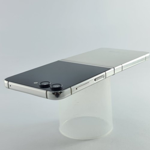 Смартфон Samsung Galaxy Z Flip 5 256 GB Beige USED **