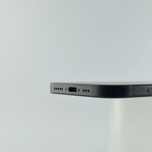 Смартфон Apple iPhone 15 128 GB Black USED **