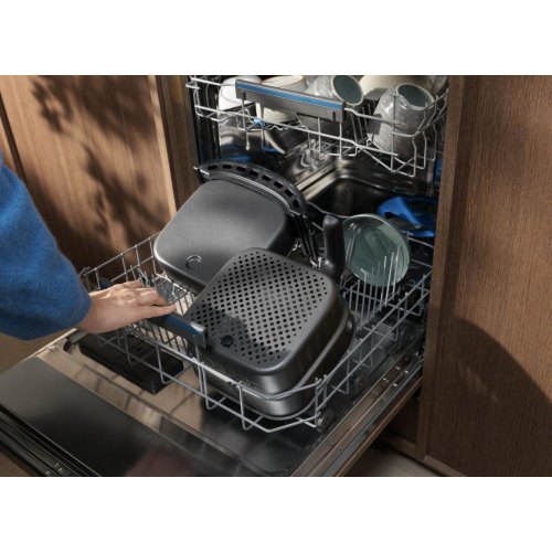 Мультипіч Electrolux EAF3B, 1350Вт, чаша 3.3л, сенсорне керування, 5 автоматичних програм, пластик, чорна