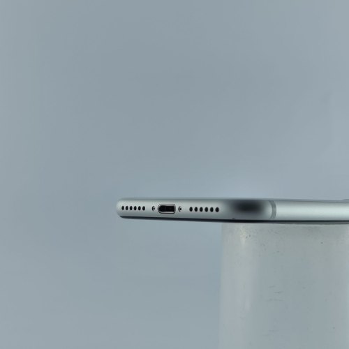 Смартфон Apple iPhone SE Gen.2 64 GB White USED **