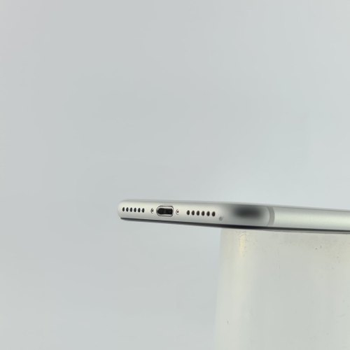 Смартфон Apple iPhone SE Gen.2 128 GB White USED **