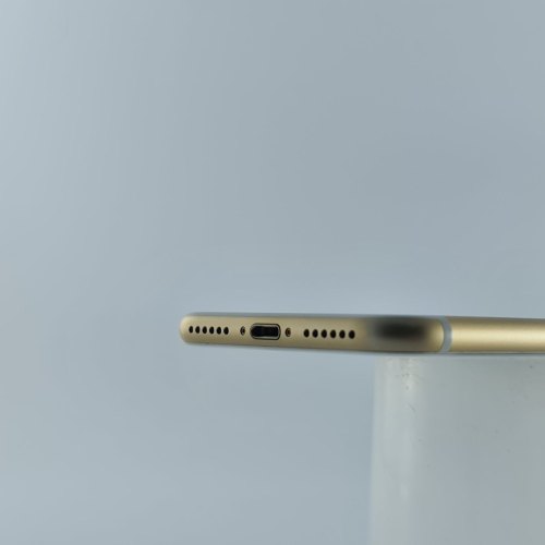 Смартфон Apple iPhone 7 32 GB Gold USED **